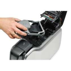 Zebra Zebra ZC300, Farbstoffsublimation, 300 x 300 DPI, PVC, PVC Komposition, 900 Karte/h, 200 Karte/h, Schwarz, Silber
